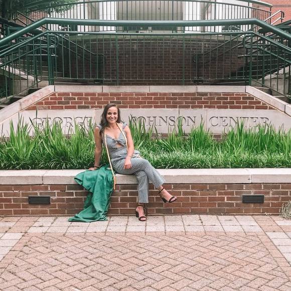 Meet your Posher, Beth - Picture 1 of 1